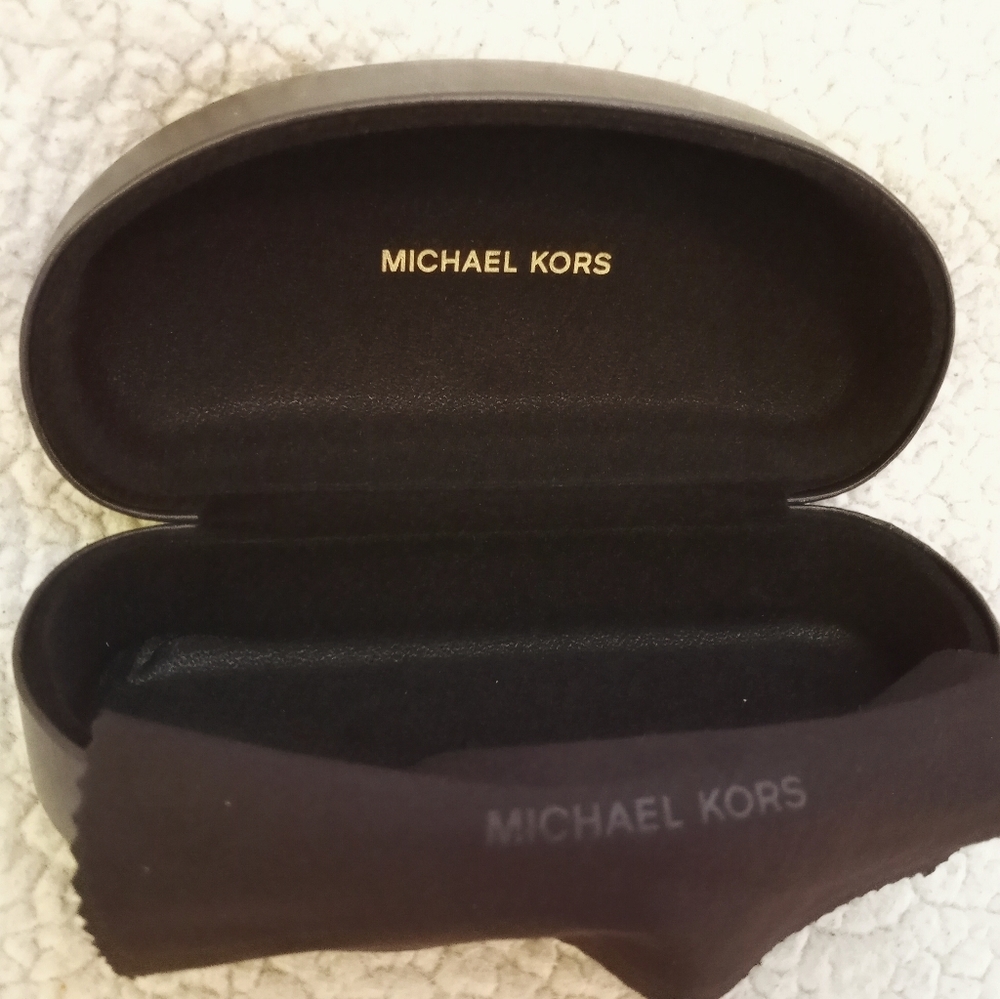 Michael Kors Sunglass case in Chocolate Brown